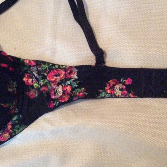 Sexy Lace overlay Wired Bra | Size 36C | Black with a Floral Design | Hot Pink - Picture 3 of 12